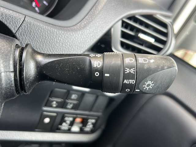トヨタ ノア Si ダブルバイビー 静岡県 2018(平30)年 7.5万km ホワイトパールクリスタルシャイン ワンオーナー/純正10インチSDナビ/・CD/・DVD/・フルセグTV/・Bluetooth/・AM/・FM/主要装備/・純正フリップダウンモニター/・両側パワスラ/・衝突軽減/・レーンキープ/・クルコン/・バックカメラ/・ETC/・LEDオートライト/・オートハイビーム/・純正フロアマット/・純正アルミホイール/・スマートキー/・プッシュスタート