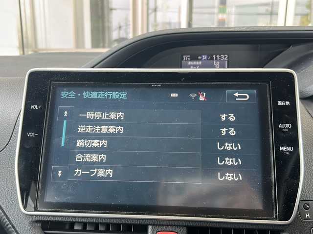 トヨタ ノア Si ダブルバイビー 静岡県 2018(平30)年 7.5万km ホワイトパールクリスタルシャイン ワンオーナー/純正10インチSDナビ/・CD/・DVD/・フルセグTV/・Bluetooth/・AM/・FM/主要装備/・純正フリップダウンモニター/・両側パワスラ/・衝突軽減/・レーンキープ/・クルコン/・バックカメラ/・ETC/・LEDオートライト/・オートハイビーム/・純正フロアマット/・純正アルミホイール/・スマートキー/・プッシュスタート