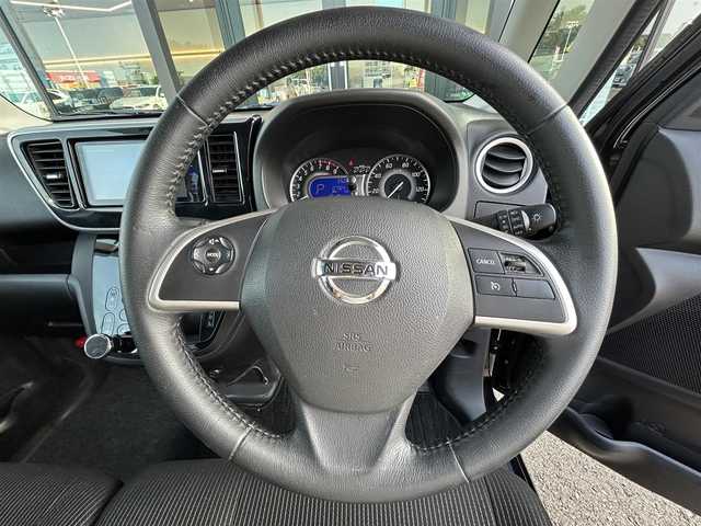 日産 デイズ ルークス ハイウェイスター Gターボ 栃木県 2017(平29)年 7.6万km ブラック エマージェンシーブレーキ/ターボ車/社外メモリナビ/フルセグTV/CD/DVD/FM/AM/BT/両側パワースライドドア/エンジンスタートボタン/アイドリングストップ/スマートキー/クルーズコントロール/ABS/横滑り防止装置/HIDオートライト/オートマチックハイビーム/衝突被害軽減システム