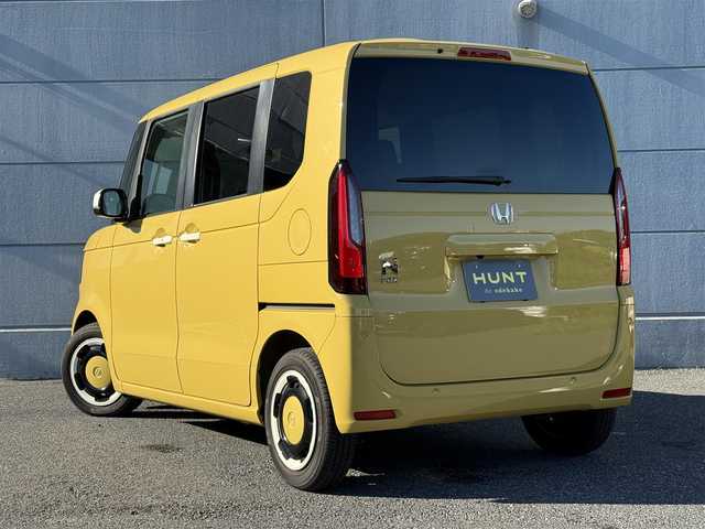 ホンダ Ｎ ＢＯＸ ファッションスタイル 千葉県 2023(令5)年 0.6万km 黄 ワンオーナー/純正ディスプレイオーディオ/クルーズコントロール/バックカメラ/D/N席シートヒーター/ETC/両側パワースライドドア/コーナーセンサー/ホンダセンシング/ウインカーミラー