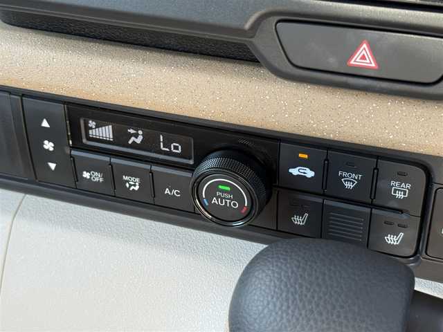 ホンダ Ｎ ＢＯＸ ファッションスタイル 千葉県 2023(令5)年 0.6万km 黄 ワンオーナー/純正ディスプレイオーディオ/クルーズコントロール/バックカメラ/D/N席シートヒーター/ETC/両側パワースライドドア/コーナーセンサー/ホンダセンシング/ウインカーミラー