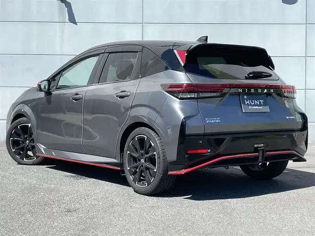 日産 オーラ ニスモ 千葉県 2023(令5)年 1.5万km ダークメタルグレー/スーパーブラック2トーン ワンオーナー/純正9インチナビ/全方位カメラ/フルセグTV/Bluetooth/HDMI/NISMO専用エアロ/NISMO専用ブラックコンビシート/ステアリングヒーター/シートヒーター/LEDヘッドライト/ETC/オートハイビーム/オートホールド