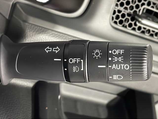 ホンダ ステップワゴン スパーダ eHEV プレミアムライン 沖縄県 2022(令4)年 2.9万km プラチナホワイトパール 県外仕入れ/禁煙車/7人乗り/純正11.4インチコネクトナビ/（フルセグTV CD DVD Bluetooth)/マルチビューカメラシステム/ブラインドスポットインフォメーション/Honda SENSING/●衝突軽減ブレーキ（CMBS）●誤発進抑制機能●後方誤発進抑制機能●近距離衝突軽減ブレーキ●歩行者事故低減ステアリング●路外逸脱抑制機能●渋滞追従機能付アダプティブクルーズコントロール（ACC）●車線維持支援システム（LKAS）●トラフィックジャムアシスト（渋滞運転支援機能）●先行車発進お知らせ機能●標識認識機能●オートハイビーム●アダプティブドライビングビーム/アダプティブドライビングビーム/パワーテールゲート(メモリー機能付)/2列目オットマン/運転席＆助手席シートヒーター/2列目シートヒーター/トリプルゾーンコントロール・フルオートエアコンディショナー/コンビシート(PREMIUM LINE専用)/17インチアルミホイール(PREMIUM LINE専用)/減速セレクター/全列USBチャージャー/パドルシフト/コーナーセンサー