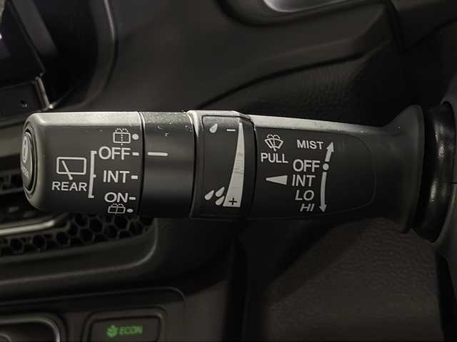 ホンダ ステップワゴン スパーダ eHEV プレミアムライン 沖縄県 2022(令4)年 2.9万km プラチナホワイトパール 県外仕入れ/禁煙車/7人乗り/純正11.4インチコネクトナビ/（フルセグTV CD DVD Bluetooth)/マルチビューカメラシステム/ブラインドスポットインフォメーション/Honda SENSING/●衝突軽減ブレーキ（CMBS）●誤発進抑制機能●後方誤発進抑制機能●近距離衝突軽減ブレーキ●歩行者事故低減ステアリング●路外逸脱抑制機能●渋滞追従機能付アダプティブクルーズコントロール（ACC）●車線維持支援システム（LKAS）●トラフィックジャムアシスト（渋滞運転支援機能）●先行車発進お知らせ機能●標識認識機能●オートハイビーム●アダプティブドライビングビーム/アダプティブドライビングビーム/パワーテールゲート(メモリー機能付)/2列目オットマン/運転席＆助手席シートヒーター/2列目シートヒーター/トリプルゾーンコントロール・フルオートエアコンディショナー/コンビシート(PREMIUM LINE専用)/17インチアルミホイール(PREMIUM LINE専用)/減速セレクター/全列USBチャージャー/パドルシフト/コーナーセンサー