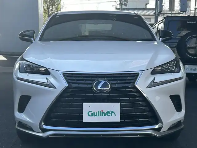 レクサス ＮＸ 300h スパイス&シック 愛知県 2021(令3)年 3.5万km ソニッククォーツ ブロンズステッチ入L texシート/前席パワーシート〈運転席メモリ付〉/前席シートヒーター＆ベンチレーション/純正10.3型ワイドディスプレイナビ/・Blu-ray／Bluetooth／地デジTV/バックビューカメラ/角型三眼LEDヘッドライト/LEDデイライト／フォグランプ/ハンズフリーパワーバックドア/ビルトインETC2.0/レザー巻ステアリング/ステアリングヒーター/パドルシフト/Lexus Safety System+/・プリクラッシュセーフティ/・レーントレーシングアシスト/・レーダークルーズコントロール/・ロードサインアシスト/・先行車発進告知/ブラインドスポットモニター/リアクロストラフィックアラート/パーキングサポートブレーキ/社外ドライブレコーダー〈DC5000〉/純正18インチAW/スマートキー＆プッシュスタート