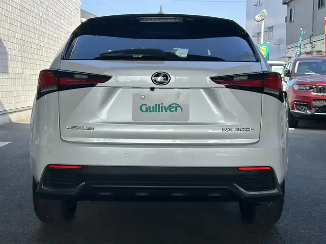 レクサス ＮＸ 300h スパイス&シック 愛知県 2021(令3)年 3.5万km ソニッククォーツ ブロンズステッチ入L texシート/前席パワーシート〈運転席メモリ付〉/前席シートヒーター＆ベンチレーション/純正10.3型ワイドディスプレイナビ/・Blu-ray／Bluetooth／地デジTV/バックビューカメラ/角型三眼LEDヘッドライト/LEDデイライト／フォグランプ/ハンズフリーパワーバックドア/ビルトインETC2.0/レザー巻ステアリング/ステアリングヒーター/パドルシフト/Lexus Safety System+/・プリクラッシュセーフティ/・レーントレーシングアシスト/・レーダークルーズコントロール/・ロードサインアシスト/・先行車発進告知/ブラインドスポットモニター/リアクロストラフィックアラート/パーキングサポートブレーキ/社外ドライブレコーダー〈DC5000〉/純正18インチAW/スマートキー＆プッシュスタート