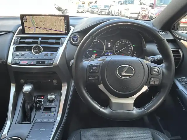 レクサス ＮＸ 300h スパイス&シック 愛知県 2021(令3)年 3.5万km ソニッククォーツ ブロンズステッチ入L texシート/前席パワーシート〈運転席メモリ付〉/前席シートヒーター＆ベンチレーション/純正10.3型ワイドディスプレイナビ/・Blu-ray／Bluetooth／地デジTV/バックビューカメラ/角型三眼LEDヘッドライト/LEDデイライト／フォグランプ/ハンズフリーパワーバックドア/ビルトインETC2.0/レザー巻ステアリング/ステアリングヒーター/パドルシフト/Lexus Safety System+/・プリクラッシュセーフティ/・レーントレーシングアシスト/・レーダークルーズコントロール/・ロードサインアシスト/・先行車発進告知/ブラインドスポットモニター/リアクロストラフィックアラート/パーキングサポートブレーキ/社外ドライブレコーダー〈DC5000〉/純正18インチAW/スマートキー＆プッシュスタート