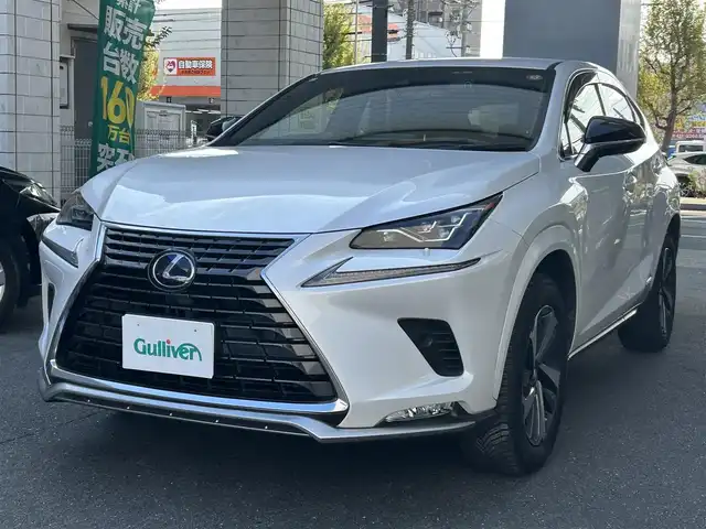 レクサス ＮＸ 300h スパイス&シック 愛知県 2021(令3)年 3.5万km ソニッククォーツ ブロンズステッチ入L texシート/前席パワーシート〈運転席メモリ付〉/前席シートヒーター＆ベンチレーション/純正10.3型ワイドディスプレイナビ/・Blu-ray／Bluetooth／地デジTV/バックビューカメラ/角型三眼LEDヘッドライト/LEDデイライト／フォグランプ/ハンズフリーパワーバックドア/ビルトインETC2.0/レザー巻ステアリング/ステアリングヒーター/パドルシフト/Lexus Safety System+/・プリクラッシュセーフティ/・レーントレーシングアシスト/・レーダークルーズコントロール/・ロードサインアシスト/・先行車発進告知/ブラインドスポットモニター/リアクロストラフィックアラート/パーキングサポートブレーキ/社外ドライブレコーダー〈DC5000〉/純正18インチAW/スマートキー＆プッシュスタート