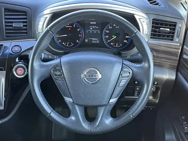 日産 エルグランド 250ハイウェイスター 道央・札幌 2014(平26)年 5.8万km ファントムブラック ４WD/ALPINE８インチナビ/CD/DVD/BT/フルセグ/横滑り防止装置/クルーズコントロール/バックカメラ/ビルトインETC/センターデフロック/ECOMODE/パワーバックドア/両側パワースライドドア/ハーフレザーシート/革巻きステアリング/ステアリングリモコン/MTモード付AT/プッシュスタート/スマートキー/LEDヘッドライト/オートライト/フォグランプ/電動格納ミラー/ウィンカーミラー/フロアマット/ドアバイザー