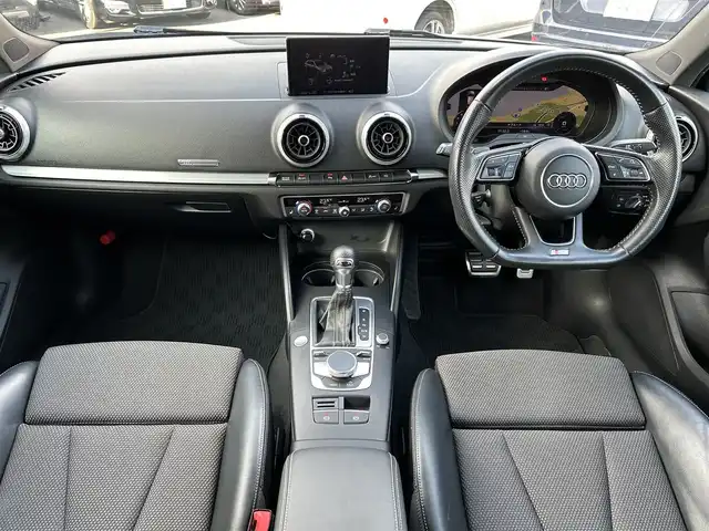 アウディ Ａ３ SB SラインダイナミックLTD 島根県 2019(平31)年 6.1万km グレイシアホワイトメタリック 登録時走行距離60935km/ワンオーナー/純正ナビ(フルセグTV・ラジオ・Bluetooth)/全周囲カメラ/バックカメラ/レーダークルーズコントロール/レーンキープアシスト/レインセンサー/サイドアシスト/アウディプレセンス/オートホールド/コーナーセンサー/パドルシフト/ドライブレコーダー/ETC2.0/LEDヘッドライト/ウィンカーミラー/純正フロアマット/純正18インチAW/スマートキー(スペアキー×1)/新品冬タイヤ付き/取扱説明書/保証書/禁煙車