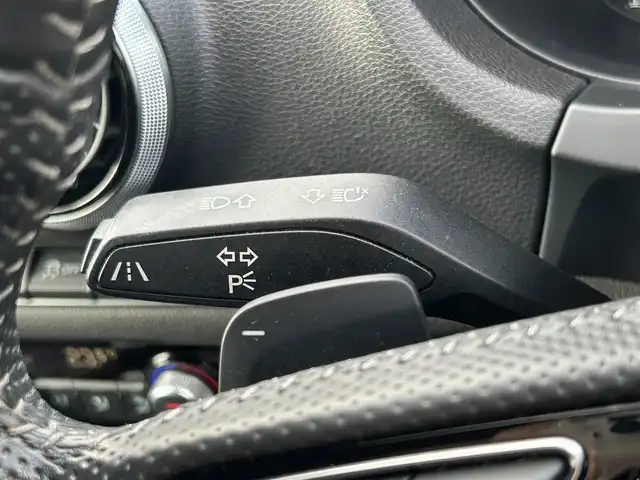 アウディ Ａ３ SB SラインダイナミックLTD 島根県 2019(平31)年 6.1万km グレイシアホワイトメタリック 登録時走行距離60935km/ワンオーナー/純正ナビ(フルセグTV・ラジオ・Bluetooth)/全周囲カメラ/バックカメラ/レーダークルーズコントロール/レーンキープアシスト/レインセンサー/サイドアシスト/アウディプレセンス/オートホールド/コーナーセンサー/パドルシフト/ドライブレコーダー/ETC2.0/LEDヘッドライト/ウィンカーミラー/純正フロアマット/純正18インチAW/スマートキー(スペアキー×1)/新品冬タイヤ付き/取扱説明書/保証書/禁煙車