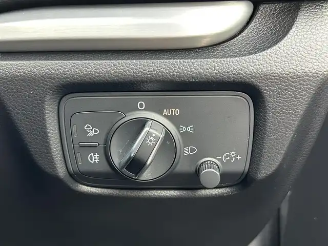 アウディ Ａ３ SB SラインダイナミックLTD 島根県 2019(平31)年 6.1万km グレイシアホワイトメタリック 登録時走行距離60935km/ワンオーナー/純正ナビ(フルセグTV・ラジオ・Bluetooth)/全周囲カメラ/バックカメラ/レーダークルーズコントロール/レーンキープアシスト/レインセンサー/サイドアシスト/アウディプレセンス/オートホールド/コーナーセンサー/パドルシフト/ドライブレコーダー/ETC2.0/LEDヘッドライト/ウィンカーミラー/純正フロアマット/純正18インチAW/スマートキー(スペアキー×1)/新品冬タイヤ付き/取扱説明書/保証書/禁煙車