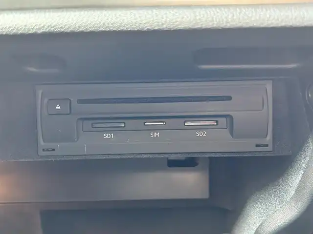 アウディ Ａ３ SB SラインダイナミックLTD 島根県 2019(平31)年 6.1万km グレイシアホワイトメタリック 登録時走行距離60935km/ワンオーナー/純正ナビ(フルセグTV・ラジオ・Bluetooth)/全周囲カメラ/バックカメラ/レーダークルーズコントロール/レーンキープアシスト/レインセンサー/サイドアシスト/アウディプレセンス/オートホールド/コーナーセンサー/パドルシフト/ドライブレコーダー/ETC2.0/LEDヘッドライト/ウィンカーミラー/純正フロアマット/純正18インチAW/スマートキー(スペアキー×1)/新品冬タイヤ付き/取扱説明書/保証書/禁煙車