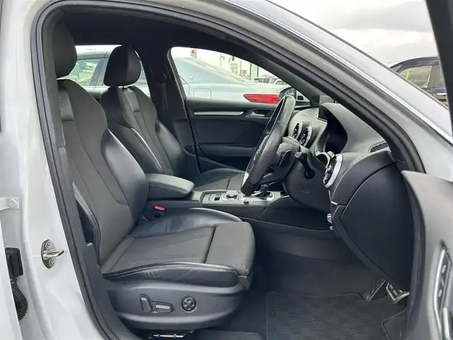 アウディ Ａ３ SB SラインダイナミックLTD 島根県 2019(平31)年 6.1万km グレイシアホワイトメタリック 登録時走行距離60935km/ワンオーナー/純正ナビ(フルセグTV・ラジオ・Bluetooth)/全周囲カメラ/バックカメラ/レーダークルーズコントロール/レーンキープアシスト/レインセンサー/サイドアシスト/アウディプレセンス/オートホールド/コーナーセンサー/パドルシフト/ドライブレコーダー/ETC2.0/LEDヘッドライト/ウィンカーミラー/純正フロアマット/純正18インチAW/スマートキー(スペアキー×1)/新品冬タイヤ付き/取扱説明書/保証書/禁煙車