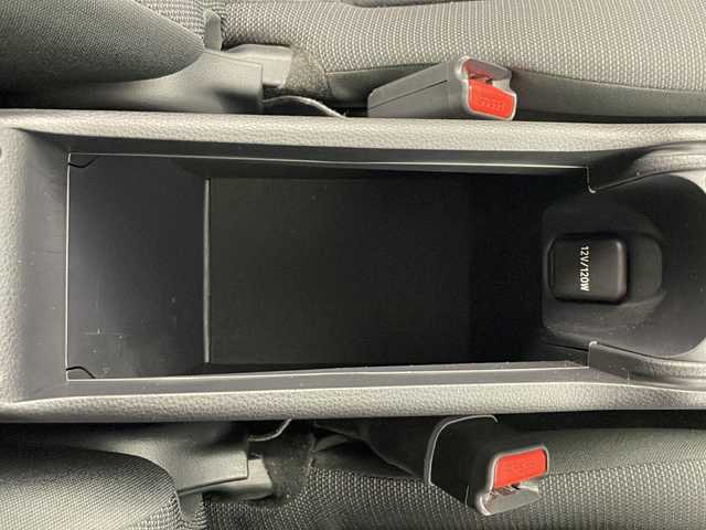 トヨタ アクア G 秋田県 2024(令6)年 1.7万km プラチナホワイトパールマイカ ４WD/純正ナビ【AM/FM/BT】 /バックカメラ /スマートキー/ ETC /クルーズコントロール /革巻きステアリング/ LEDヘッドライト /AC100V /プッシュスタート /寒冷地仕様/ ミラーヒーター /ドライブレコーダー /オートライト/オートマチックハイビーム/ライトレベライザー/フロントワイパーデアイサー/ソナー/レーンキープアシスト/横滑り防止装置/衝突被害軽減システム/DRIVE　MODE/EV　MODE/自動パーキングブレーキ/USBポート/オートエアコン/オートライト/コーナーセンサー/保証書