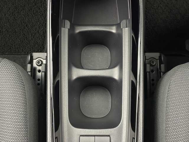 トヨタ アクア G 秋田県 2024(令6)年 1.7万km プラチナホワイトパールマイカ ４WD/純正ナビ【AM/FM/BT】 /バックカメラ /スマートキー/ ETC /クルーズコントロール /革巻きステアリング/ LEDヘッドライト /AC100V /プッシュスタート /寒冷地仕様/ ミラーヒーター /ドライブレコーダー /オートライト/オートマチックハイビーム/ライトレベライザー/フロントワイパーデアイサー/ソナー/レーンキープアシスト/横滑り防止装置/衝突被害軽減システム/DRIVE　MODE/EV　MODE/自動パーキングブレーキ/USBポート/オートエアコン/オートライト/コーナーセンサー/保証書