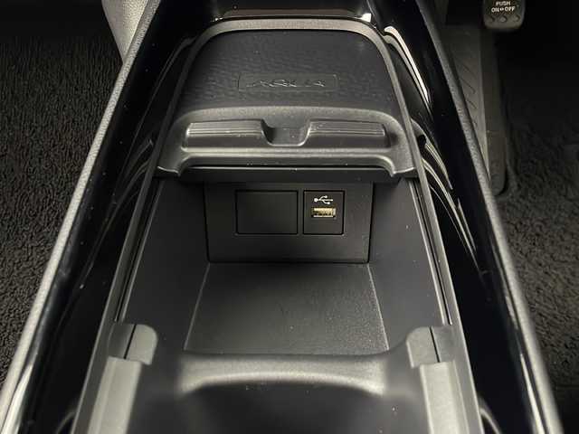 トヨタ アクア G 秋田県 2024(令6)年 1.7万km プラチナホワイトパールマイカ ４WD/純正ナビ【AM/FM/BT】 /バックカメラ /スマートキー/ ETC /クルーズコントロール /革巻きステアリング/ LEDヘッドライト /AC100V /プッシュスタート /寒冷地仕様/ ミラーヒーター /ドライブレコーダー /オートライト/オートマチックハイビーム/ライトレベライザー/フロントワイパーデアイサー/ソナー/レーンキープアシスト/横滑り防止装置/衝突被害軽減システム/DRIVE　MODE/EV　MODE/自動パーキングブレーキ/USBポート/オートエアコン/オートライト/コーナーセンサー/保証書