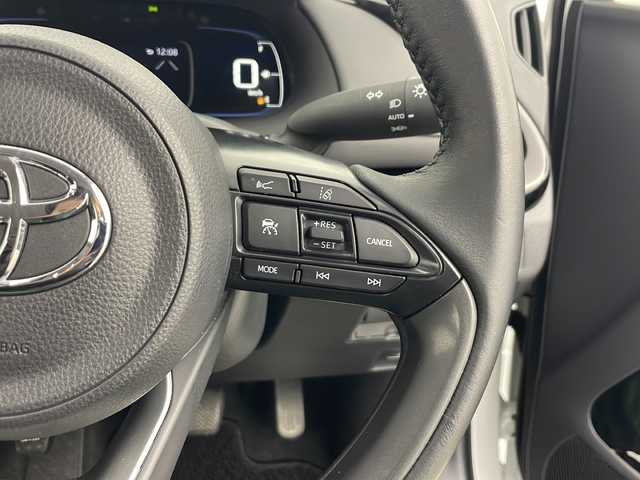 トヨタ アクア G 秋田県 2024(令6)年 1.7万km プラチナホワイトパールマイカ ４WD/純正ナビ【AM/FM/BT】 /バックカメラ /スマートキー/ ETC /クルーズコントロール /革巻きステアリング/ LEDヘッドライト /AC100V /プッシュスタート /寒冷地仕様/ ミラーヒーター /ドライブレコーダー /オートライト/オートマチックハイビーム/ライトレベライザー/フロントワイパーデアイサー/ソナー/レーンキープアシスト/横滑り防止装置/衝突被害軽減システム/DRIVE　MODE/EV　MODE/自動パーキングブレーキ/USBポート/オートエアコン/オートライト/コーナーセンサー/保証書