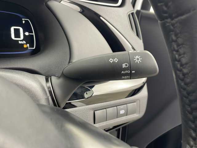 トヨタ アクア G 秋田県 2024(令6)年 1.7万km プラチナホワイトパールマイカ ４WD/純正ナビ【AM/FM/BT】 /バックカメラ /スマートキー/ ETC /クルーズコントロール /革巻きステアリング/ LEDヘッドライト /AC100V /プッシュスタート /寒冷地仕様/ ミラーヒーター /ドライブレコーダー /オートライト/オートマチックハイビーム/ライトレベライザー/フロントワイパーデアイサー/ソナー/レーンキープアシスト/横滑り防止装置/衝突被害軽減システム/DRIVE　MODE/EV　MODE/自動パーキングブレーキ/USBポート/オートエアコン/オートライト/コーナーセンサー/保証書