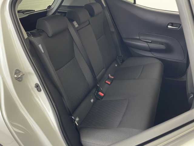 トヨタ アクア G 秋田県 2024(令6)年 1.7万km プラチナホワイトパールマイカ ４WD/純正ナビ【AM/FM/BT】 /バックカメラ /スマートキー/ ETC /クルーズコントロール /革巻きステアリング/ LEDヘッドライト /AC100V /プッシュスタート /寒冷地仕様/ ミラーヒーター /ドライブレコーダー /オートライト/オートマチックハイビーム/ライトレベライザー/フロントワイパーデアイサー/ソナー/レーンキープアシスト/横滑り防止装置/衝突被害軽減システム/DRIVE　MODE/EV　MODE/自動パーキングブレーキ/USBポート/オートエアコン/オートライト/コーナーセンサー/保証書