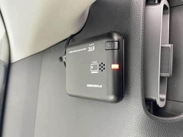 トヨタ アクア G 秋田県 2024(令6)年 1.7万km プラチナホワイトパールマイカ ４WD/純正ナビ【AM/FM/BT】 /バックカメラ /スマートキー/ ETC /クルーズコントロール /革巻きステアリング/ LEDヘッドライト /AC100V /プッシュスタート /寒冷地仕様/ ミラーヒーター /ドライブレコーダー /オートライト/オートマチックハイビーム/ライトレベライザー/フロントワイパーデアイサー/ソナー/レーンキープアシスト/横滑り防止装置/衝突被害軽減システム/DRIVE　MODE/EV　MODE/自動パーキングブレーキ/USBポート/オートエアコン/オートライト/コーナーセンサー/保証書