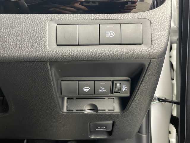 トヨタ アクア G 秋田県 2024(令6)年 1.7万km プラチナホワイトパールマイカ ４WD/純正ナビ【AM/FM/BT】 /バックカメラ /スマートキー/ ETC /クルーズコントロール /革巻きステアリング/ LEDヘッドライト /AC100V /プッシュスタート /寒冷地仕様/ ミラーヒーター /ドライブレコーダー /オートライト/オートマチックハイビーム/ライトレベライザー/フロントワイパーデアイサー/ソナー/レーンキープアシスト/横滑り防止装置/衝突被害軽減システム/DRIVE　MODE/EV　MODE/自動パーキングブレーキ/USBポート/オートエアコン/オートライト/コーナーセンサー/保証書