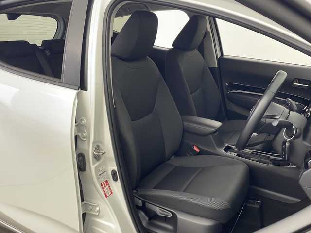 トヨタ アクア G 秋田県 2024(令6)年 1.7万km プラチナホワイトパールマイカ ４WD/純正ナビ【AM/FM/BT】 /バックカメラ /スマートキー/ ETC /クルーズコントロール /革巻きステアリング/ LEDヘッドライト /AC100V /プッシュスタート /寒冷地仕様/ ミラーヒーター /ドライブレコーダー /オートライト/オートマチックハイビーム/ライトレベライザー/フロントワイパーデアイサー/ソナー/レーンキープアシスト/横滑り防止装置/衝突被害軽減システム/DRIVE　MODE/EV　MODE/自動パーキングブレーキ/USBポート/オートエアコン/オートライト/コーナーセンサー/保証書