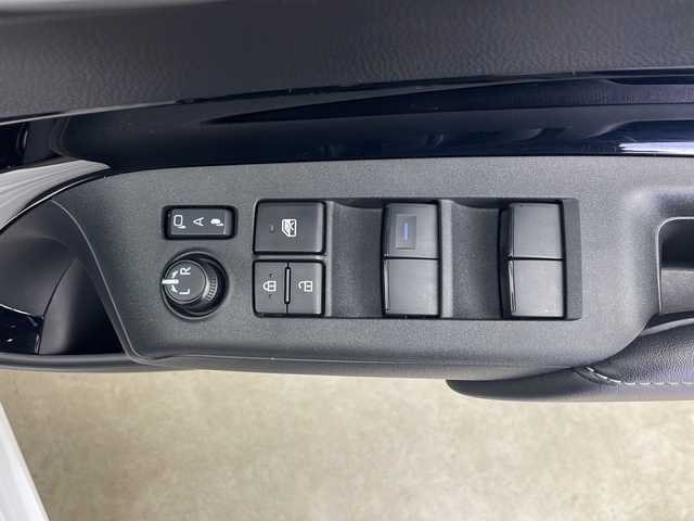 トヨタ アクア G 秋田県 2024(令6)年 1.7万km プラチナホワイトパールマイカ ４WD/純正ナビ【AM/FM/BT】 /バックカメラ /スマートキー/ ETC /クルーズコントロール /革巻きステアリング/ LEDヘッドライト /AC100V /プッシュスタート /寒冷地仕様/ ミラーヒーター /ドライブレコーダー /オートライト/オートマチックハイビーム/ライトレベライザー/フロントワイパーデアイサー/ソナー/レーンキープアシスト/横滑り防止装置/衝突被害軽減システム/DRIVE　MODE/EV　MODE/自動パーキングブレーキ/USBポート/オートエアコン/オートライト/コーナーセンサー/保証書