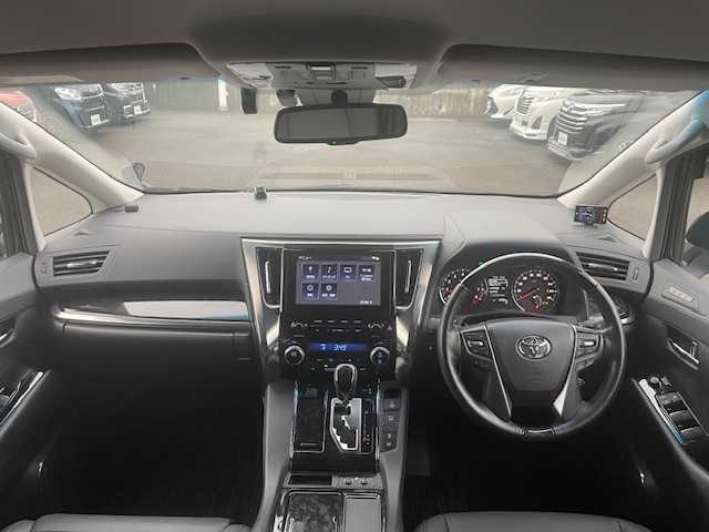 トヨタ アルファード S Cパッケージ 静岡県 2021(令3)年 0.5万km ブラック ●純正ナビ/(フルセグ/Bluetooth)/●TRDフルエアロ/●12.1インチフリップダウンモニター/●バックカメラ/●レーダークルーズコントロール/●プリクラッシュセーフティー/●レーントレーシングアシスト/●後方クリアランスソナー/●パーキングサポートブレーキ/●オートブレーキホールド/●LEDヘッドライト/●オートライト/●オートマチックハイビーム/●ウッドコンビステアリング/●ステアリングスイッチ/●ステアリングヒーター/●ETC2.0/●運転席シートメモリー/●運転席＆助手席パワーシート/●運転席＆助手席エアシート/●T’Zレーダー探知機/●前方ドライブレコーダー/●純正フロアマット/●ドアバイザー/●電動格納ウインカーミラー/●プッシュスタート/●スマートキー/●社外20インチアルミホイール/●W+サイド+カーテンSRS+ABS
