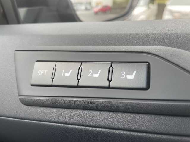 トヨタ アルファード S Cパッケージ 静岡県 2021(令3)年 0.5万km ブラック ●純正ナビ/(フルセグ/Bluetooth)/●TRDフルエアロ/●12.1インチフリップダウンモニター/●バックカメラ/●レーダークルーズコントロール/●プリクラッシュセーフティー/●レーントレーシングアシスト/●後方クリアランスソナー/●パーキングサポートブレーキ/●オートブレーキホールド/●LEDヘッドライト/●オートライト/●オートマチックハイビーム/●ウッドコンビステアリング/●ステアリングスイッチ/●ステアリングヒーター/●ETC2.0/●運転席シートメモリー/●運転席＆助手席パワーシート/●運転席＆助手席エアシート/●T’Zレーダー探知機/●前方ドライブレコーダー/●純正フロアマット/●ドアバイザー/●電動格納ウインカーミラー/●プッシュスタート/●スマートキー/●社外20インチアルミホイール/●W+サイド+カーテンSRS+ABS