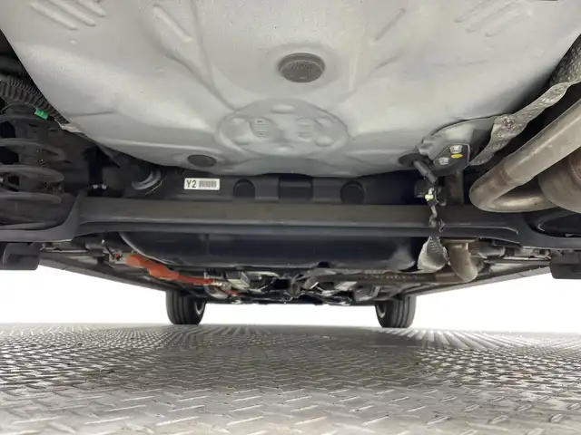 トヨタ アクア クロスオーバー 神奈川県 2017(平29)年 7.4万km ブラッキッシュアゲハガラスフレーク トヨタセーフティセンス/純正9型SDナビゲーション【NSZT-Y66T】/・BT/フルセグTV/CD/DVD/SD/バックカメラ/ハーフレザーシート/ビルトインETC/ECO/EVモード/スマートキー/プッシュスタートボタン/革巻きステアリング/ステアリングスイッチ/Autoライト/LEDヘッドライト/フォグランプ/ルーフレール/電動格納ミラー/ウィンカーミラー/シートリフター/純正フロアマット/純正ドアバイザー/純正16インチアルミホイール