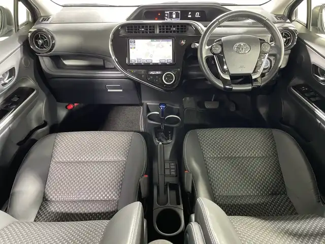 トヨタ アクア クロスオーバー 神奈川県 2017(平29)年 7.4万km ブラッキッシュアゲハガラスフレーク トヨタセーフティセンス/純正9型SDナビゲーション【NSZT-Y66T】/・BT/フルセグTV/CD/DVD/SD/バックカメラ/ハーフレザーシート/ビルトインETC/ECO/EVモード/スマートキー/プッシュスタートボタン/革巻きステアリング/ステアリングスイッチ/Autoライト/LEDヘッドライト/フォグランプ/ルーフレール/電動格納ミラー/ウィンカーミラー/シートリフター/純正フロアマット/純正ドアバイザー/純正16インチアルミホイール