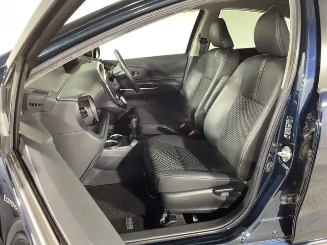 トヨタ アクア クロスオーバー 神奈川県 2017(平29)年 7.4万km ブラッキッシュアゲハガラスフレーク トヨタセーフティセンス/純正9型SDナビゲーション【NSZT-Y66T】/・BT/フルセグTV/CD/DVD/SD/バックカメラ/ハーフレザーシート/ビルトインETC/ECO/EVモード/スマートキー/プッシュスタートボタン/革巻きステアリング/ステアリングスイッチ/Autoライト/LEDヘッドライト/フォグランプ/ルーフレール/電動格納ミラー/ウィンカーミラー/シートリフター/純正フロアマット/純正ドアバイザー/純正16インチアルミホイール