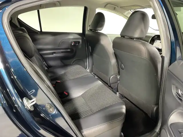 トヨタ アクア クロスオーバー 神奈川県 2017(平29)年 7.4万km ブラッキッシュアゲハガラスフレーク トヨタセーフティセンス/純正9型SDナビゲーション【NSZT-Y66T】/・BT/フルセグTV/CD/DVD/SD/バックカメラ/ハーフレザーシート/ビルトインETC/ECO/EVモード/スマートキー/プッシュスタートボタン/革巻きステアリング/ステアリングスイッチ/Autoライト/LEDヘッドライト/フォグランプ/ルーフレール/電動格納ミラー/ウィンカーミラー/シートリフター/純正フロアマット/純正ドアバイザー/純正16インチアルミホイール