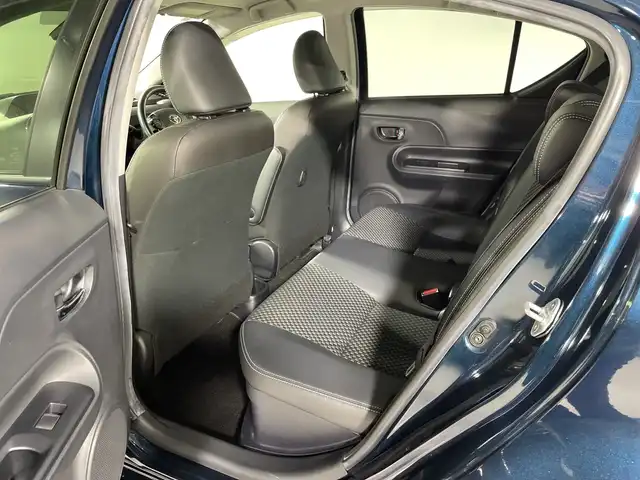 トヨタ アクア クロスオーバー 神奈川県 2017(平29)年 7.4万km ブラッキッシュアゲハガラスフレーク トヨタセーフティセンス/純正9型SDナビゲーション【NSZT-Y66T】/・BT/フルセグTV/CD/DVD/SD/バックカメラ/ハーフレザーシート/ビルトインETC/ECO/EVモード/スマートキー/プッシュスタートボタン/革巻きステアリング/ステアリングスイッチ/Autoライト/LEDヘッドライト/フォグランプ/ルーフレール/電動格納ミラー/ウィンカーミラー/シートリフター/純正フロアマット/純正ドアバイザー/純正16インチアルミホイール