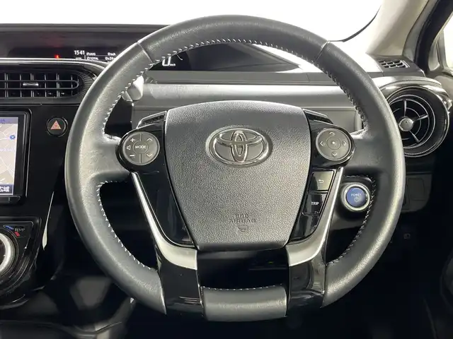 トヨタ アクア クロスオーバー 神奈川県 2017(平29)年 7.4万km ブラッキッシュアゲハガラスフレーク トヨタセーフティセンス/純正9型SDナビゲーション【NSZT-Y66T】/・BT/フルセグTV/CD/DVD/SD/バックカメラ/ハーフレザーシート/ビルトインETC/ECO/EVモード/スマートキー/プッシュスタートボタン/革巻きステアリング/ステアリングスイッチ/Autoライト/LEDヘッドライト/フォグランプ/ルーフレール/電動格納ミラー/ウィンカーミラー/シートリフター/純正フロアマット/純正ドアバイザー/純正16インチアルミホイール