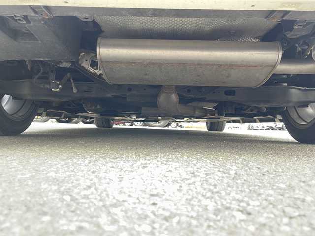 トヨタ プリウス A プレミアム　ツーリングセレ 青森県 2016(平28)年 4.7万km ホワイトパールクリスタルシャイン 4WD/寒冷地仕様/純正9インチナビ・フルセグTV/CD・DVD・Bluetooth・SD/バックカメラ/黒レザーシート/前席シートヒーター/運転席パワーシート/ヘッドアップディスプレイ/プリクラッシュセーフティ/レーダークルーズコントロール/レーンディパーチャーアラート/オートマチックハイビーム/ブラインドスポットモニター/クリアランスソナー/シンプルパーキングアシスト/AC100V1500W/ミラー型ドライブレコーダー/ビルトインETC/LEDヘッドライト/LEDフォグランプ/LEDリアフォグランプ/社外車高調/モデリスタエアロ