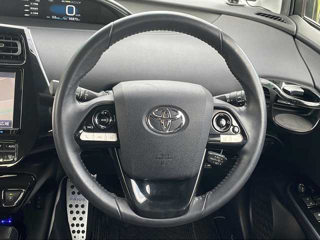 トヨタ プリウス A プレミアム　ツーリングセレ 青森県 2016(平28)年 4.7万km ホワイトパールクリスタルシャイン 4WD/寒冷地仕様/純正9インチナビ・フルセグTV/CD・DVD・Bluetooth・SD/バックカメラ/黒レザーシート/前席シートヒーター/運転席パワーシート/ヘッドアップディスプレイ/プリクラッシュセーフティ/レーダークルーズコントロール/レーンディパーチャーアラート/オートマチックハイビーム/ブラインドスポットモニター/クリアランスソナー/シンプルパーキングアシスト/AC100V1500W/ミラー型ドライブレコーダー/ビルトインETC/LEDヘッドライト/LEDフォグランプ/LEDリアフォグランプ/社外車高調/モデリスタエアロ