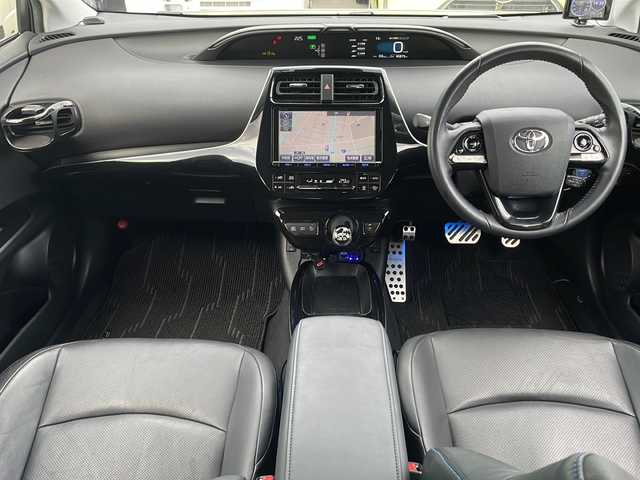 トヨタ プリウス A プレミアム　ツーリングセレ 青森県 2016(平28)年 4.7万km ホワイトパールクリスタルシャイン 4WD/寒冷地仕様/純正9インチナビ・フルセグTV/CD・DVD・Bluetooth・SD/バックカメラ/黒レザーシート/前席シートヒーター/運転席パワーシート/ヘッドアップディスプレイ/プリクラッシュセーフティ/レーダークルーズコントロール/レーンディパーチャーアラート/オートマチックハイビーム/ブラインドスポットモニター/クリアランスソナー/シンプルパーキングアシスト/AC100V1500W/ミラー型ドライブレコーダー/ビルトインETC/LEDヘッドライト/LEDフォグランプ/LEDリアフォグランプ/社外車高調/モデリスタエアロ
