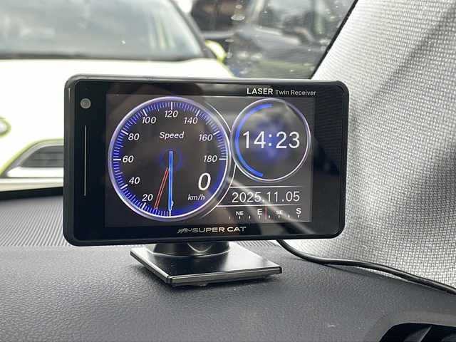 トヨタ プリウス A プレミアム　ツーリングセレ 青森県 2016(平28)年 4.7万km ホワイトパールクリスタルシャイン 4WD/寒冷地仕様/純正9インチナビ・フルセグTV/CD・DVD・Bluetooth・SD/バックカメラ/黒レザーシート/前席シートヒーター/運転席パワーシート/ヘッドアップディスプレイ/プリクラッシュセーフティ/レーダークルーズコントロール/レーンディパーチャーアラート/オートマチックハイビーム/ブラインドスポットモニター/クリアランスソナー/シンプルパーキングアシスト/AC100V1500W/ミラー型ドライブレコーダー/ビルトインETC/LEDヘッドライト/LEDフォグランプ/LEDリアフォグランプ/社外車高調/モデリスタエアロ