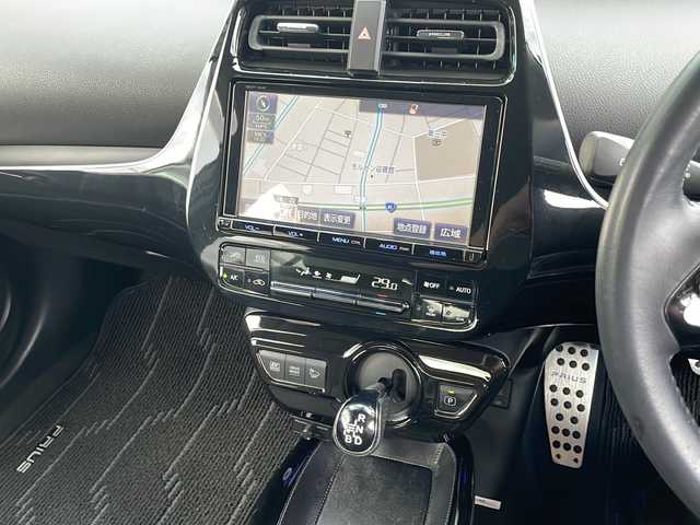 トヨタ プリウス A プレミアム　ツーリングセレ 青森県 2016(平28)年 4.7万km ホワイトパールクリスタルシャイン 4WD/寒冷地仕様/純正9インチナビ・フルセグTV/CD・DVD・Bluetooth・SD/バックカメラ/黒レザーシート/前席シートヒーター/運転席パワーシート/ヘッドアップディスプレイ/プリクラッシュセーフティ/レーダークルーズコントロール/レーンディパーチャーアラート/オートマチックハイビーム/ブラインドスポットモニター/クリアランスソナー/シンプルパーキングアシスト/AC100V1500W/ミラー型ドライブレコーダー/ビルトインETC/LEDヘッドライト/LEDフォグランプ/LEDリアフォグランプ/社外車高調/モデリスタエアロ