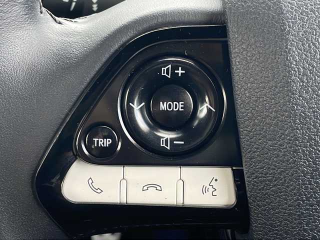 トヨタ プリウス A プレミアム　ツーリングセレ 青森県 2016(平28)年 4.7万km ホワイトパールクリスタルシャイン 4WD/寒冷地仕様/純正9インチナビ・フルセグTV/CD・DVD・Bluetooth・SD/バックカメラ/黒レザーシート/前席シートヒーター/運転席パワーシート/ヘッドアップディスプレイ/プリクラッシュセーフティ/レーダークルーズコントロール/レーンディパーチャーアラート/オートマチックハイビーム/ブラインドスポットモニター/クリアランスソナー/シンプルパーキングアシスト/AC100V1500W/ミラー型ドライブレコーダー/ビルトインETC/LEDヘッドライト/LEDフォグランプ/LEDリアフォグランプ/社外車高調/モデリスタエアロ