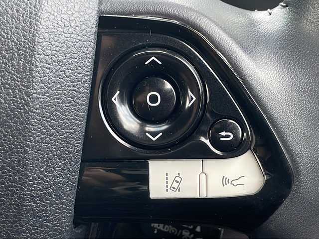 トヨタ プリウス A プレミアム　ツーリングセレ 青森県 2016(平28)年 4.7万km ホワイトパールクリスタルシャイン 4WD/寒冷地仕様/純正9インチナビ・フルセグTV/CD・DVD・Bluetooth・SD/バックカメラ/黒レザーシート/前席シートヒーター/運転席パワーシート/ヘッドアップディスプレイ/プリクラッシュセーフティ/レーダークルーズコントロール/レーンディパーチャーアラート/オートマチックハイビーム/ブラインドスポットモニター/クリアランスソナー/シンプルパーキングアシスト/AC100V1500W/ミラー型ドライブレコーダー/ビルトインETC/LEDヘッドライト/LEDフォグランプ/LEDリアフォグランプ/社外車高調/モデリスタエアロ