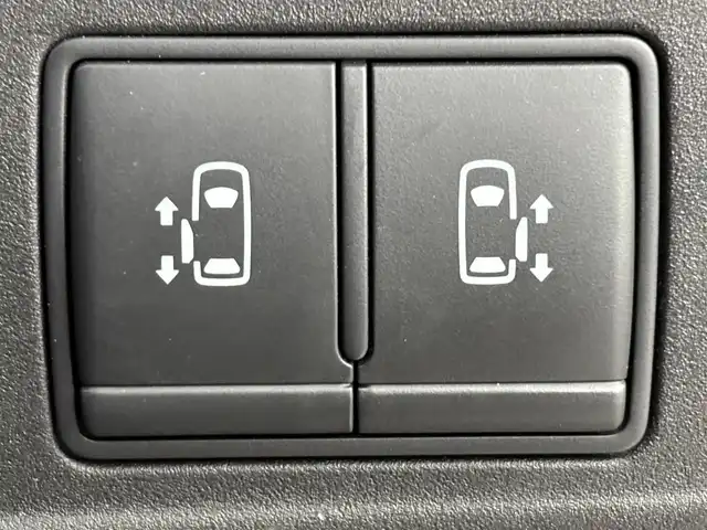 日産 セレナ e－パワー ハイウェイスター V 福岡県 2019(平31)年 6.6万km ブリリアントホワイトパール フリップダウンモニター　/純正７インチナビ/デジタルルームミラー　/両側パワースライドドア　/ＥＴＣ　/アラウンドビューモニター　/プロパイロット　/エマージェンシーブレーキ　/パーキングアシスト　/レーンキープ/コーナーセンサー/シートヒーター