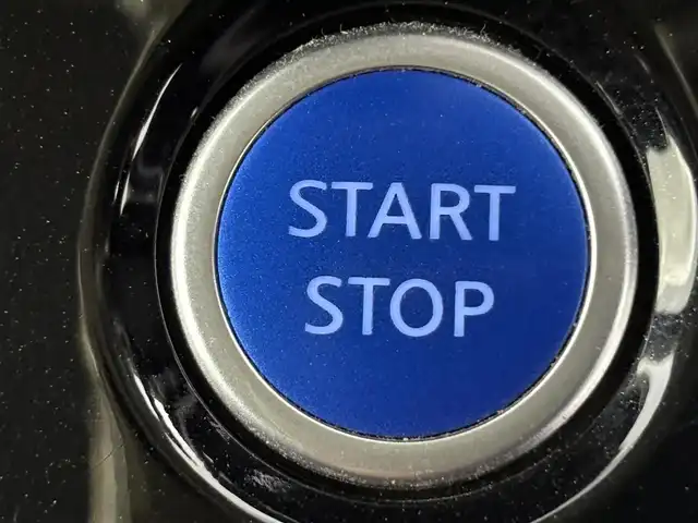 日産 セレナ e－パワー ハイウェイスター V 福岡県 2019(平31)年 6.6万km ブリリアントホワイトパール フリップダウンモニター　/純正７インチナビ/デジタルルームミラー　/両側パワースライドドア　/ＥＴＣ　/アラウンドビューモニター　/プロパイロット　/エマージェンシーブレーキ　/パーキングアシスト　/レーンキープ/コーナーセンサー/シートヒーター