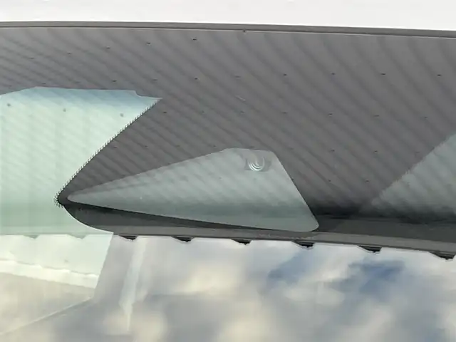 ホンダ フィット e:HEVリュクス 福岡県 2021(令3)年 1.5万km プラチナホワイトパール ホンダセンシング　/社外ナビ　/フルセグＴＶ　/Ｂｌｕｅｔｏｏｔｈ　/オートライト　/ＬＥＤライト／フォグランプ　/前席シートヒーター　/パーキングセンサー　/レザーシート　/革巻きステアリング　/ＡＣＣ　/車線逸脱防止/電動パーキング/ブレーキホールド/ビルドインETC/スマートキー/プッシュスタート/純正アルミホイール/ドアバイザー/ドライブレコーダー