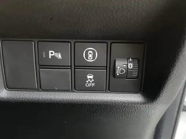 ホンダ フィット e:HEVリュクス 福岡県 2021(令3)年 1.5万km プラチナホワイトパール ホンダセンシング　/社外ナビ　/フルセグＴＶ　/Ｂｌｕｅｔｏｏｔｈ　/オートライト　/ＬＥＤライト／フォグランプ　/前席シートヒーター　/パーキングセンサー　/レザーシート　/革巻きステアリング　/ＡＣＣ　/車線逸脱防止/電動パーキング/ブレーキホールド/ビルドインETC/スマートキー/プッシュスタート/純正アルミホイール/ドアバイザー/ドライブレコーダー