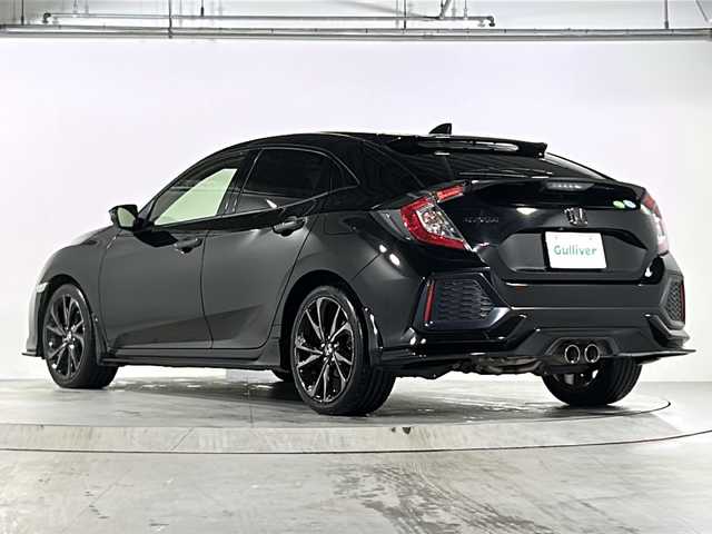 ホンダ シビック ハッチバック 広島県 2018(平30)年 5.7万km クリスタルブラックパール 禁煙/Honda SENSING/・衝突軽減ブレーキ〈CMBS〉/・渋滞追従機能付アダプティブ・クルーズ・コントロール/・LKAS〈車線維持支援システム〉/・路外逸脱抑制機能/・オートハイビーム/・標識認識機能/アジャイルハンドリングアシスト/純正ナビ（VXM-185VFi）/・フルセグ/CD/DVD/Bluetooth/SD/バックカメラ/革巻きステアリング/ステアリングスイッチ/パドルシフト/オートライト/シートヒーター/電動パーキングブレーキ/ブレーキホールド/スマートキー/プッシュスタート/スペアキー/純正前後ドライブレコーダー/ETC/トノカバー/カロッツェリアサブウーファー（TB-WX130DA）/ピアノブラック・フロントグリル/フロントスポイラー/純正１８インチアルミホイール/W+サイド+カーテンエアバック