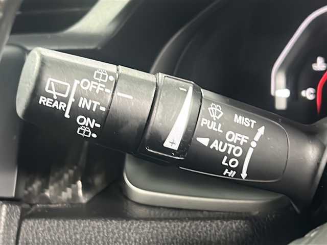 ホンダ シビック ハッチバック 広島県 2018(平30)年 5.7万km クリスタルブラックパール 禁煙/Honda SENSING/・衝突軽減ブレーキ〈CMBS〉/・渋滞追従機能付アダプティブ・クルーズ・コントロール/・LKAS〈車線維持支援システム〉/・路外逸脱抑制機能/・オートハイビーム/・標識認識機能/アジャイルハンドリングアシスト/純正ナビ（VXM-185VFi）/・フルセグ/CD/DVD/Bluetooth/SD/バックカメラ/革巻きステアリング/ステアリングスイッチ/パドルシフト/オートライト/シートヒーター/電動パーキングブレーキ/ブレーキホールド/スマートキー/プッシュスタート/スペアキー/純正前後ドライブレコーダー/ETC/トノカバー/カロッツェリアサブウーファー（TB-WX130DA）/ピアノブラック・フロントグリル/フロントスポイラー/純正１８インチアルミホイール/W+サイド+カーテンエアバック