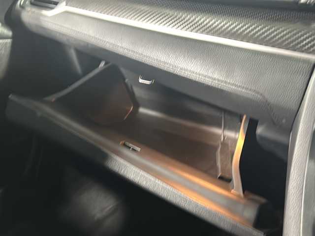 ホンダ シビック ハッチバック 広島県 2018(平30)年 5.7万km クリスタルブラックパール 禁煙/Honda SENSING/・衝突軽減ブレーキ〈CMBS〉/・渋滞追従機能付アダプティブ・クルーズ・コントロール/・LKAS〈車線維持支援システム〉/・路外逸脱抑制機能/・オートハイビーム/・標識認識機能/アジャイルハンドリングアシスト/純正ナビ（VXM-185VFi）/・フルセグ/CD/DVD/Bluetooth/SD/バックカメラ/革巻きステアリング/ステアリングスイッチ/パドルシフト/オートライト/シートヒーター/電動パーキングブレーキ/ブレーキホールド/スマートキー/プッシュスタート/スペアキー/純正前後ドライブレコーダー/ETC/トノカバー/カロッツェリアサブウーファー（TB-WX130DA）/ピアノブラック・フロントグリル/フロントスポイラー/純正１８インチアルミホイール/W+サイド+カーテンエアバック